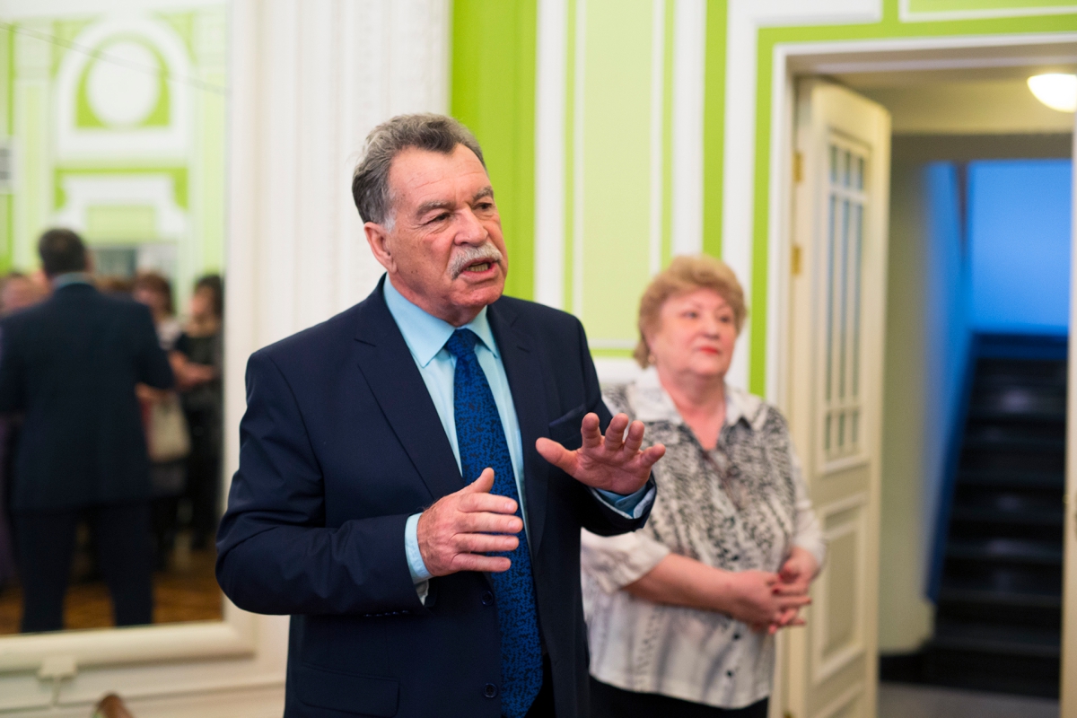 Анатолий Стрельцов, директор Иркутского академического театра имени Н. П. Охлопкова: «Нам хочется, чтобы люди понимали, что это не просто затопление деревни, о котором писал Распутин. Это затопление наших корней, нашей нравственности, нашей русской души».