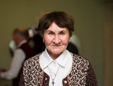 Людмила Шипицина, одноклассница Валентина Распутина: «Пока учился в начальной школе, он перечитал все детские книги в школьной библиотеке. Красочно писал изложения, обычно их зачитывали перед всем классом».