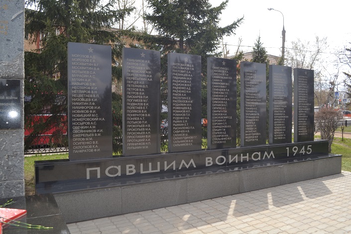 Мемориал павшим на территории авиазавода. Фото ИА «Иркутск онлайн»