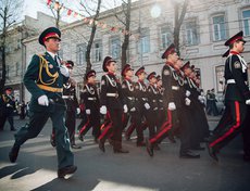 Колонны прошли от  танка «Иркутский комсомолец»  по улицам Декабрьских Событий, Карла Маркса,  Сухэ-Батора  до мемориального комплекса «Вечный огонь»