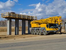 Работы по возведению опор путепроводов практически завершены.