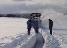 Распиловка льда. Фото ГУ МЧС России по Иркутской области