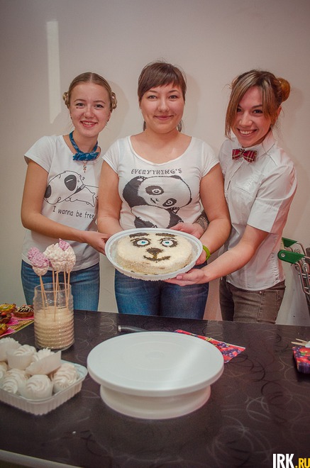 Татьяна Литвинцева с подругами участвовала в ресторанном дне впервые. Главным блюдом в ее ресторанчике были летние легкие сладости.