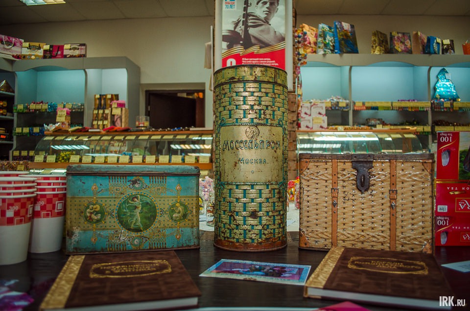 В таких сундучках и баночках хранили первые в России конфеты.