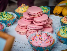 Блюда для своего заведения Мария выбирала, исходя из скорости их приготовления. «Хоть мы и открылись только полчаса назад, уже обслужили много людей. Не ожидали такого наплыва!», — говорит "Мария.