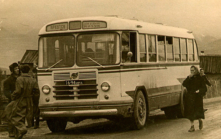 Самый массовый автобус конца 50-х–начала 60-х — ЗиЛ-158, использовался и на междугородных маршрутах.