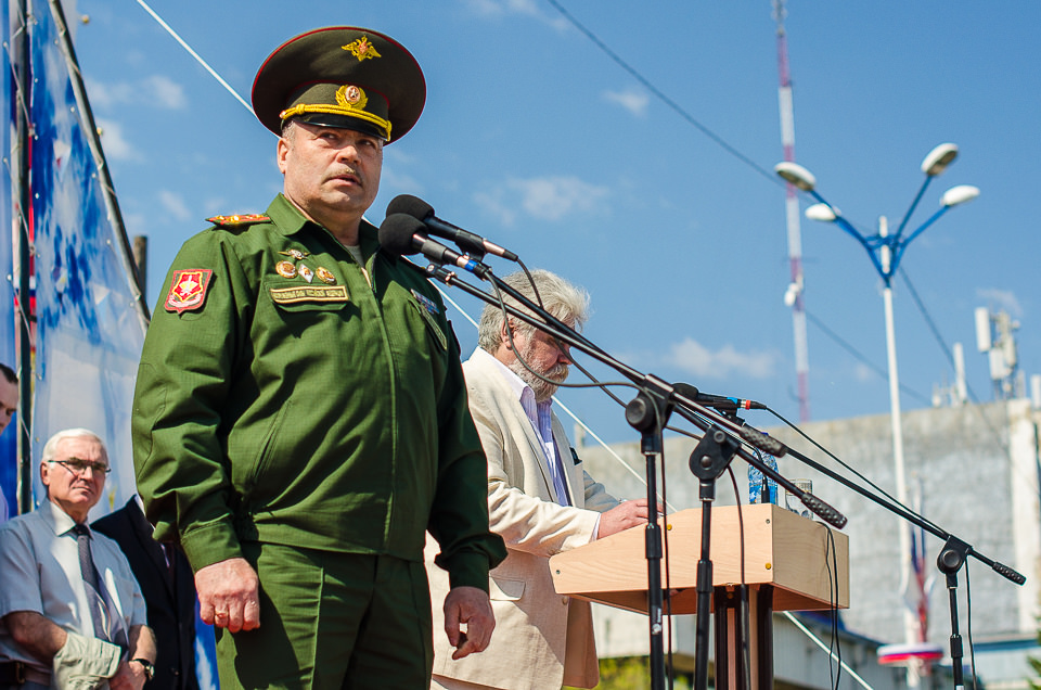 Вячеслав Вайкуценко, председатель Совета ветеранов Свирска: «Сергей Владимирович внес весомый вклад в дело развития нашей области. Он является грамотным и мудрым руководителем, поэтому предлагаю 13 сентября проголосовать за нашего земляка».
