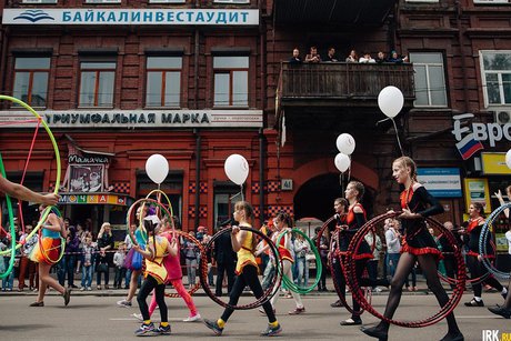 Участники карнавала в Иркутске. Автор фото — Артем Моисеев