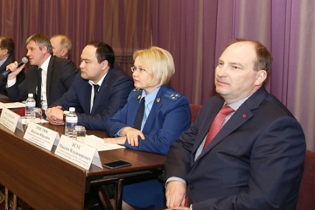 Максим Ясус (справа). Фото пресс-службы правительства Иркутской области