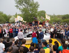 Любители красивых машин и громкой музыки собрались 23 мая на острове Юность.