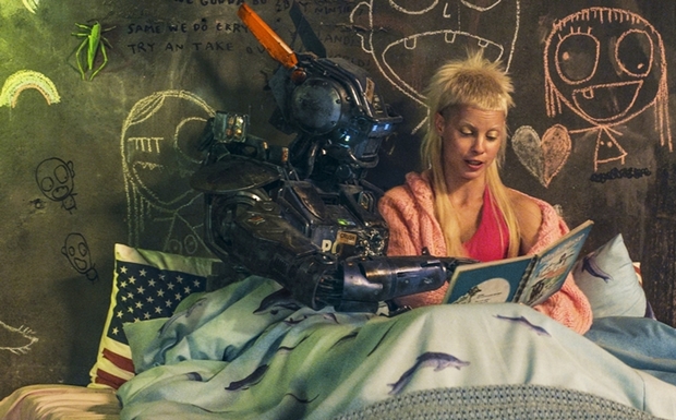 Кадр из фильма «Робот по имени Чаппи». Фото с сайта www.kinopoisk.ru