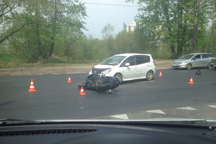 Авария на улице Академическая в Иркутске