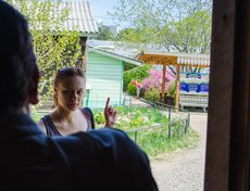 По Ботаническому саду можно погулять самостоятельно, а можно с экскурсоводом.