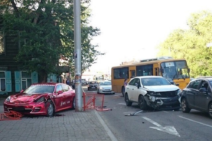 На месте аварии. Фото из группы ДТП 38RUS «ВКонтакте»