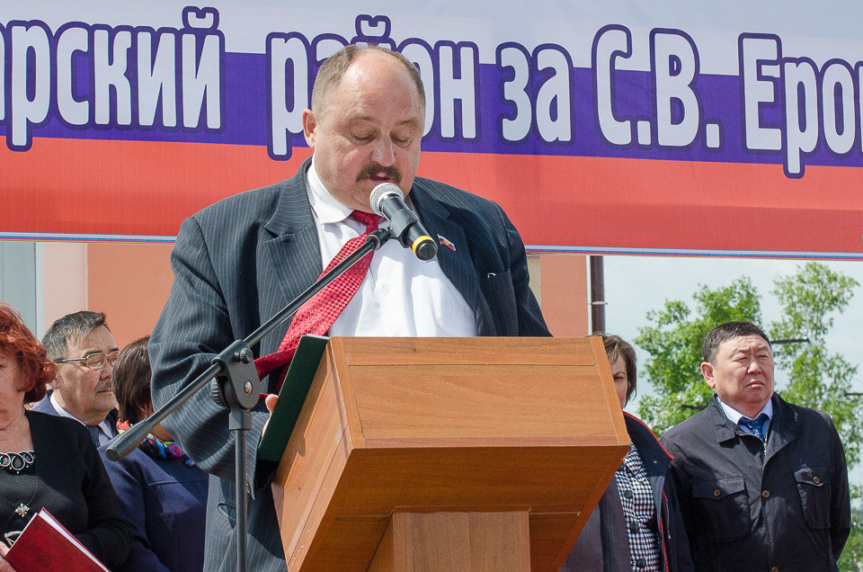 Александр Футорный, мэр Аларского района: «Сильная Россия — стабильная Россия. Мы за Путина, мы за Ерощенко!».