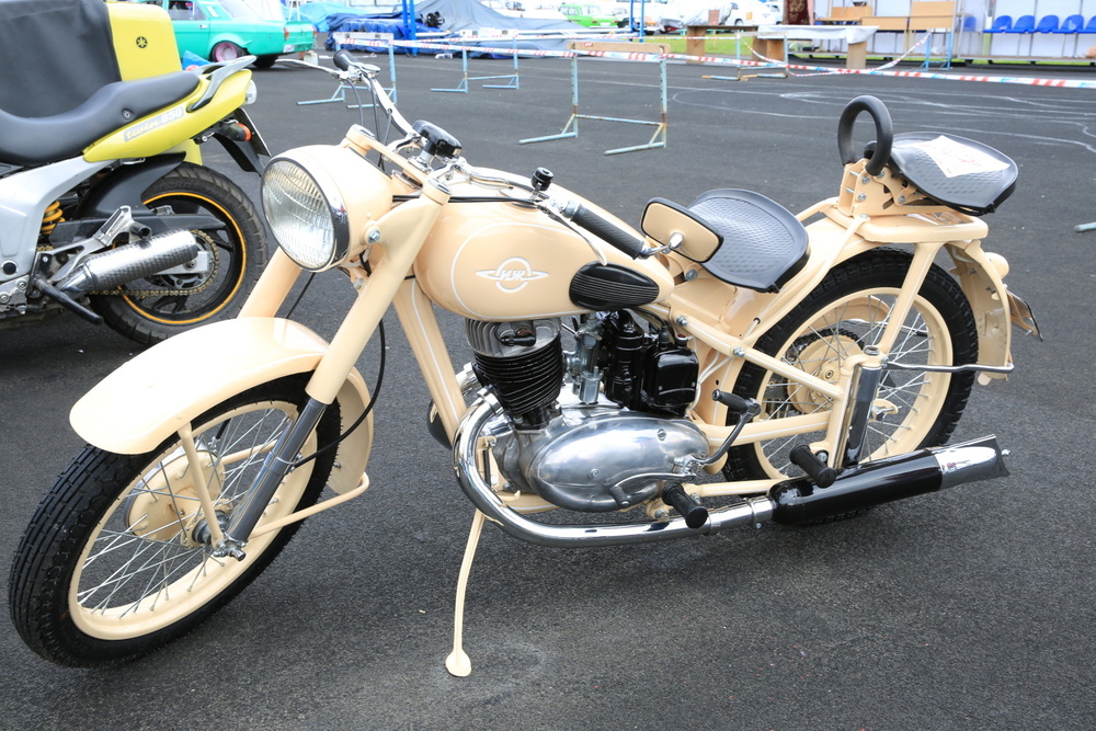 Лучший мотоцикл фестиваля — отреставрированный «Иж-49» 1967 года (Вячеслав Шемелин, Красноярск).