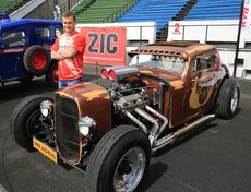 Москвич-401/HotRod LuckyDog13 (Евгений Михлик, Иркутск) — победитель в номинации «Лучший стайлинг».