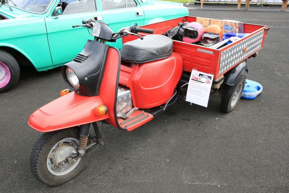 Победа в номинации «Юное дарование фестиваля» досталась иркутянину Роману Титову и его мотороллеру «Муравей».