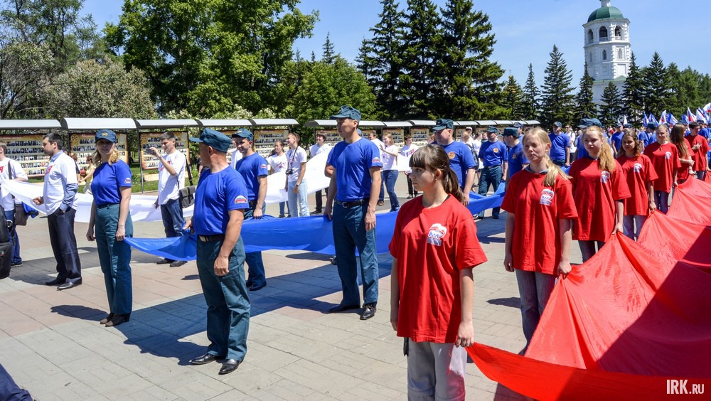 После митинга состоялась традиционная акция «Живой флаг».
