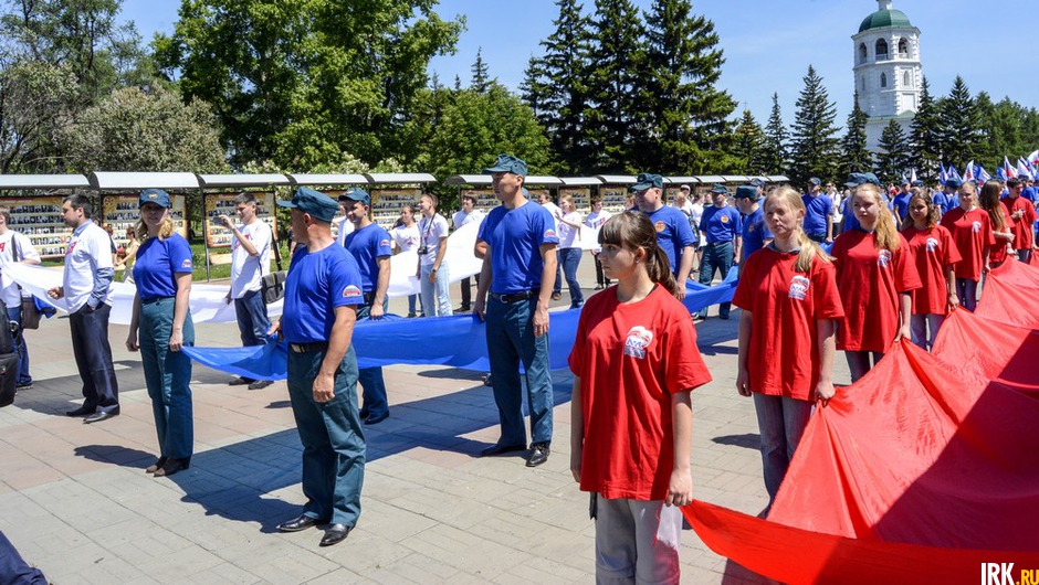 После митинга состоялась традиционная акция «Живой флаг».
