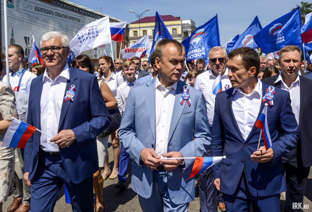 Председатель Законодательного собрания Сергей Брилка, ВРИО губернатора Иркутской области Сергей Ерощенко и мэр Иркутска Дмитрий Бердников.