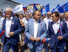 Председатель Законодательного собрания Сергей Брилка, ВРИО губернатора Иркутской области Сергей Ерощенко и мэр Иркутска Дмитрий Бердников.