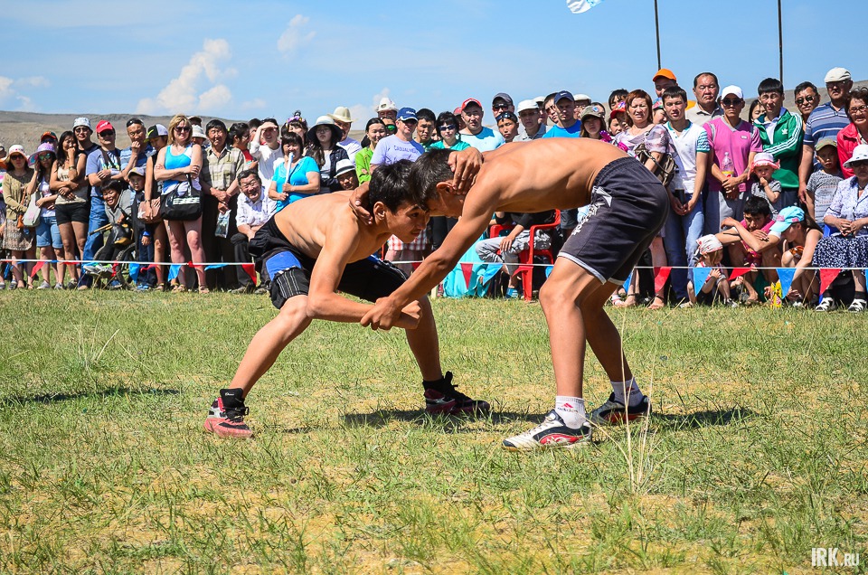 Пожалуй, самыми зрелищными в спортивной программе фестиваля стали состязания по многоборью «Игры баторов (богатырей) Срединного мира».
