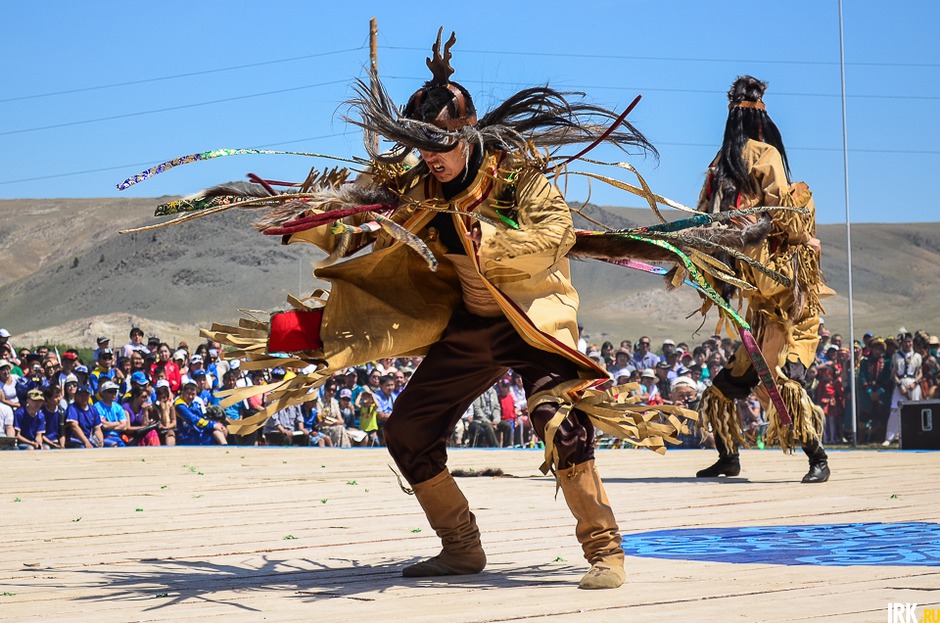 Красочное открытие создало особую атмосферу. Творческие коллективы продемонстрировали историю и богатейшую культуру азиатских народов.