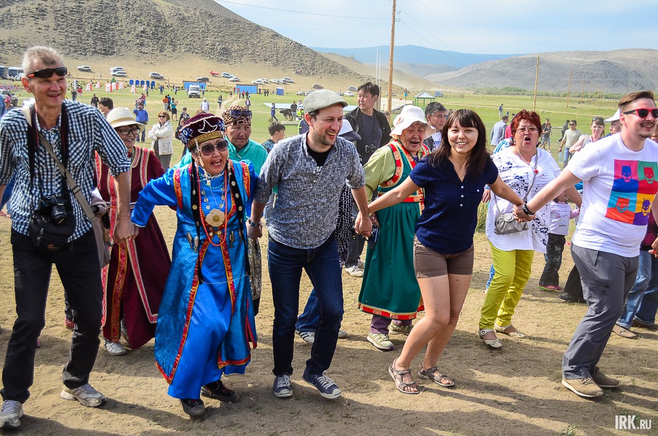 Завершился фестиваль танцем ёхор вокруг годы Ёрд.