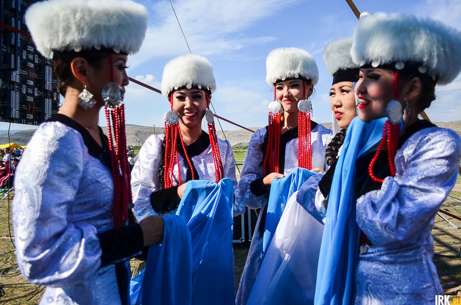 За титул главной красавицы фестиваля соперничали девушки из Иркутской области, Бурятии, Саха (Якутии) и Забайкальского края.