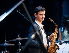 Игорь Сендеров, талантливый иркутский саксофонист, постоянный участник концертов «Звёзды на Байкале» с Денисом Мацуевым.