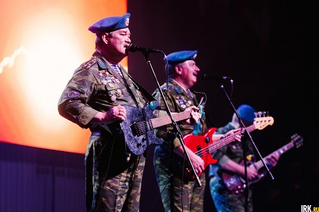 Выступление «Голубых беретов» в Иркутске 24 апреля. Автор фото — Никита Пятков