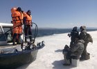 Спасение рыбаков. Фото пресс-службы ГУ МЧС по Бурятии