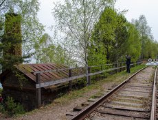 Очередная насосная станция. Рядом с ней находится дом, в котором вместе с семьёй жил работник пути.