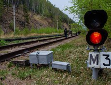 К концу дня экскурсия завершается, Кругобайкальский экспресс прибывает в Порт Байкал, где туристов ждёт теплоход.