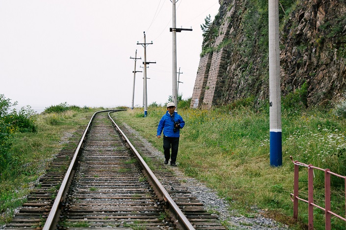Турист на КБЖД. Фото Никиты Пяткова