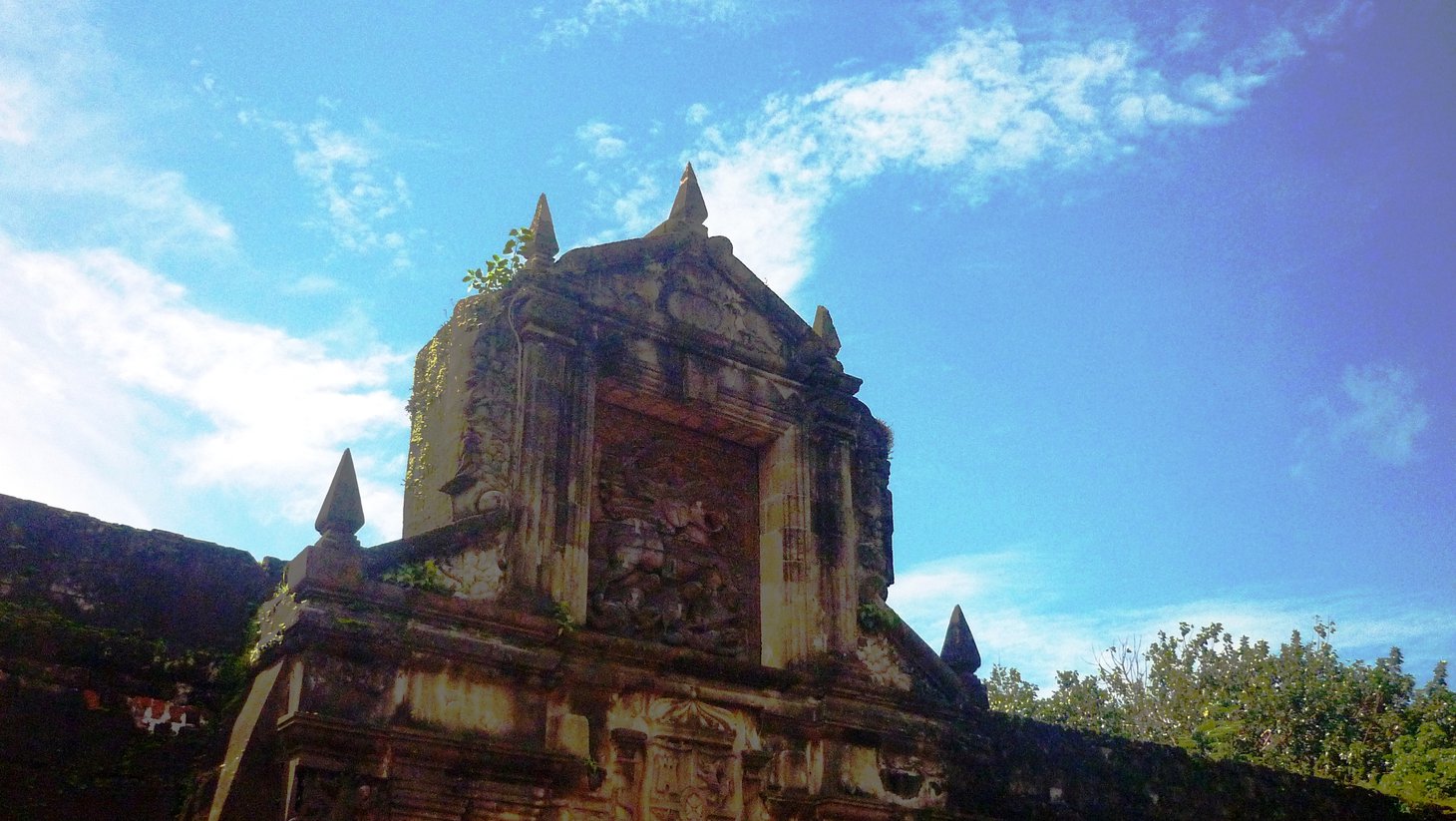 Интрамурос — ворота форта Сантьяго Интрамурос — ворота форта Сантьяго