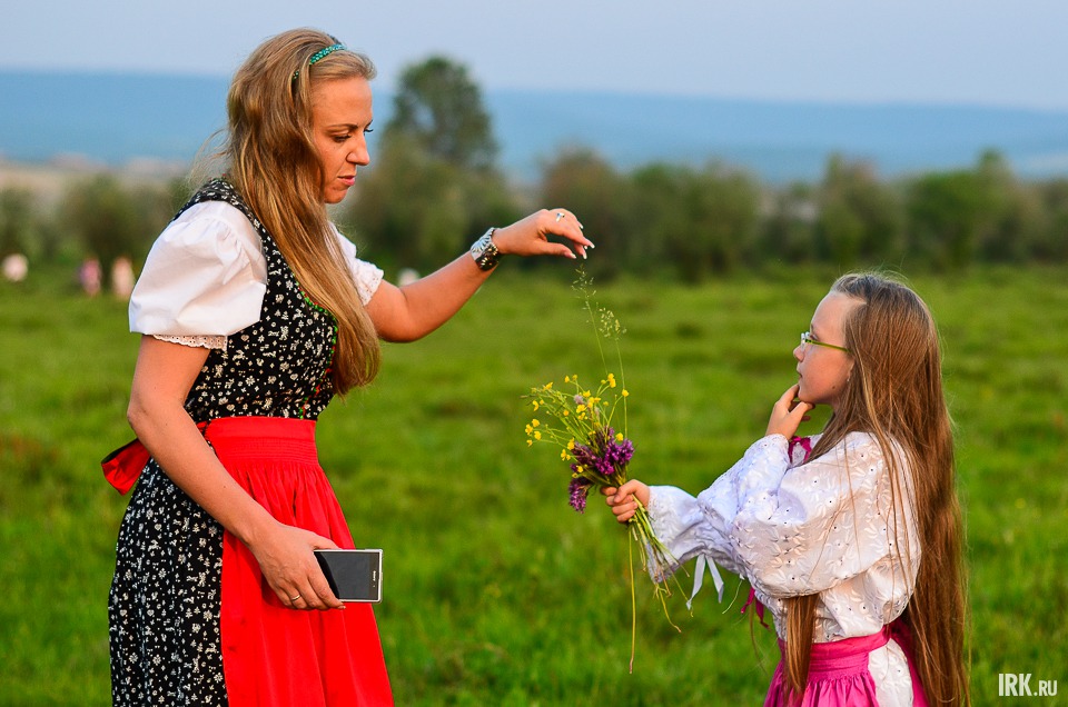 Многие гости приехали с детьми.