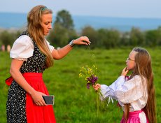 Многие гости приехали с детьми.