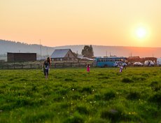 В ночь с 20 на 21 июня около деревни белорусских переселенцев Ахины праздновали Купальскую ночь. Мероприятие организовал иркутский молодежный клуб «Крывiчы».