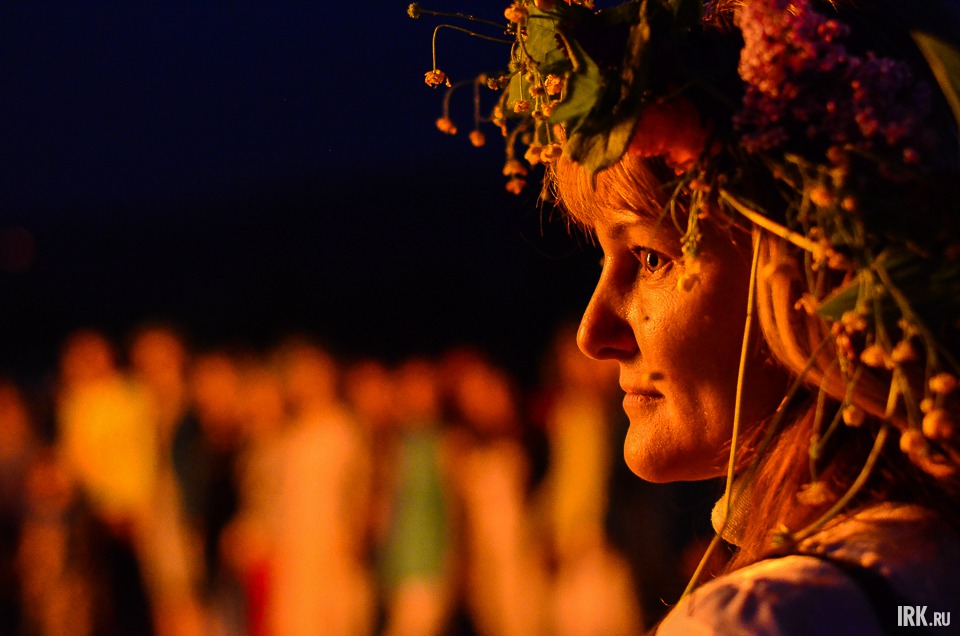По легенде, в эту ночь нельзя спать, ибо именно в это время проказничает нечистая сила.
