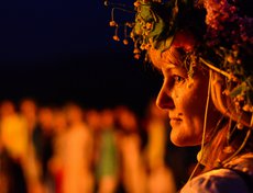 По легенде, в эту ночь нельзя спать, ибо именно в это время проказничает нечистая сила.