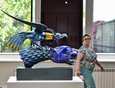 «Птица и тигр» приобретена в коллекцию Иркутской галереи Виктора Бронштейна и впервые экспонируется в России. Вес скульптуры — около 300 килограммов.