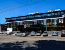 Выставка «Душа Азии» открыта в галерее Виктора Бронштейна, которая располагается в отреставрированном здании, построенном в 1971 году.