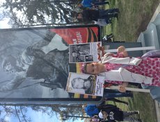 Евгения с портретами своих прапрадедов-участниками ВОВ,с маминой и папиной стороны. Фото прислала Кcения Витько