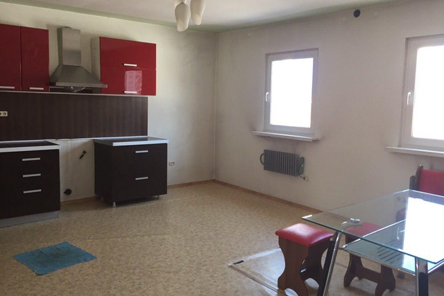 Дом в поселке Дзержинск на улице Полевой