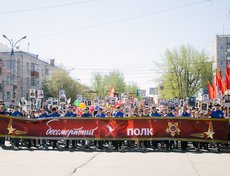 Участие в «Бессмертном полку» приняло около 50 тысяч человек. Это сравнимо с численностью целого города, например, Шелехова.