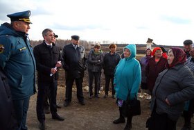 Встреча с погорельцами в Вершине. Фото с сайта правительства Иркутской области