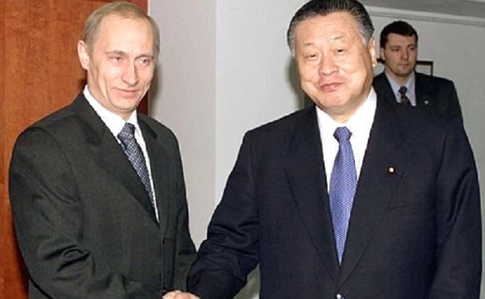 С премьер-министром Японии Ёсиро Мори. Фото с сайта kremlin.ru