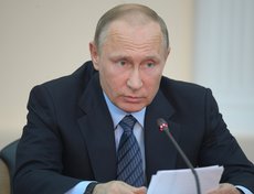 «Культура не горит», — припечатал президент на слова Свистелина о том, что в пожаре в Бубновке устоял клуб. Фото с сайта kremlin.ru
